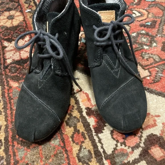 Toms Women’s Kala Wedge Lace-up Ankle Bootie, Black Suede - Size 7 - Picture 2 of 6
